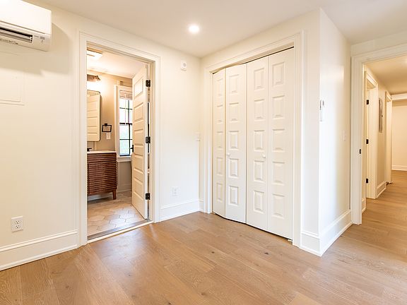 Bedroom with en-suite bath