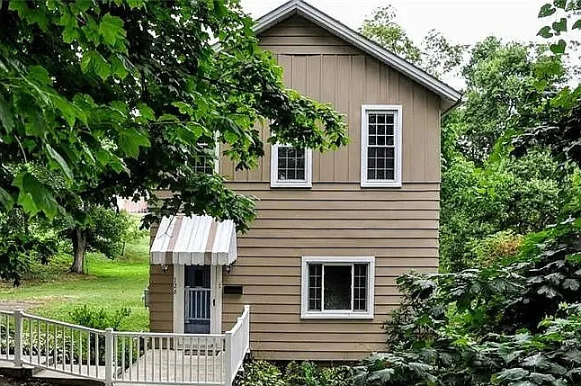 126 Monroe St — Photo 2
