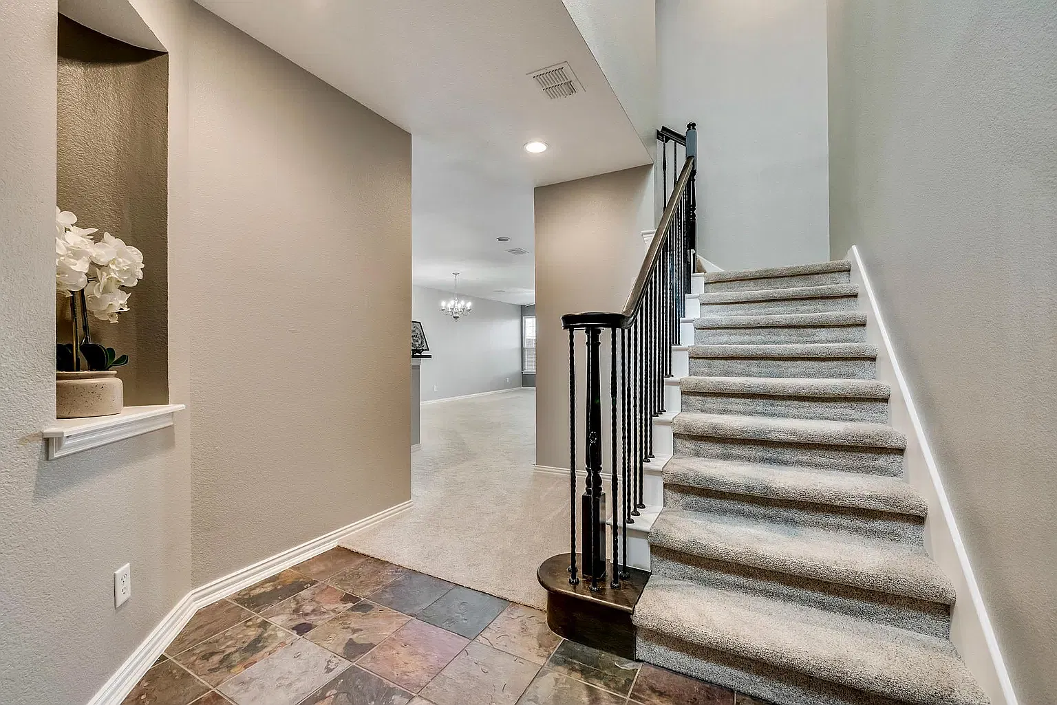 4 bed, 1867 sqft, $2,775 — Photo 1