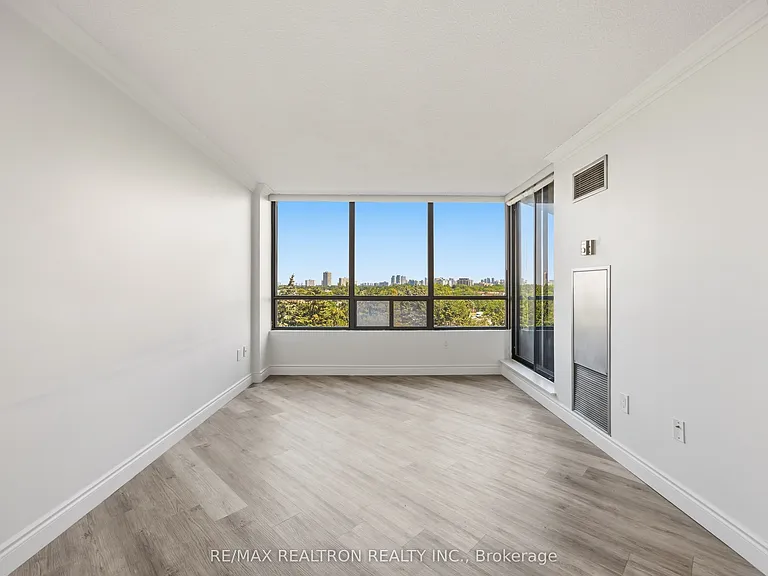 7440 Bathurst St #608 — Photo 11