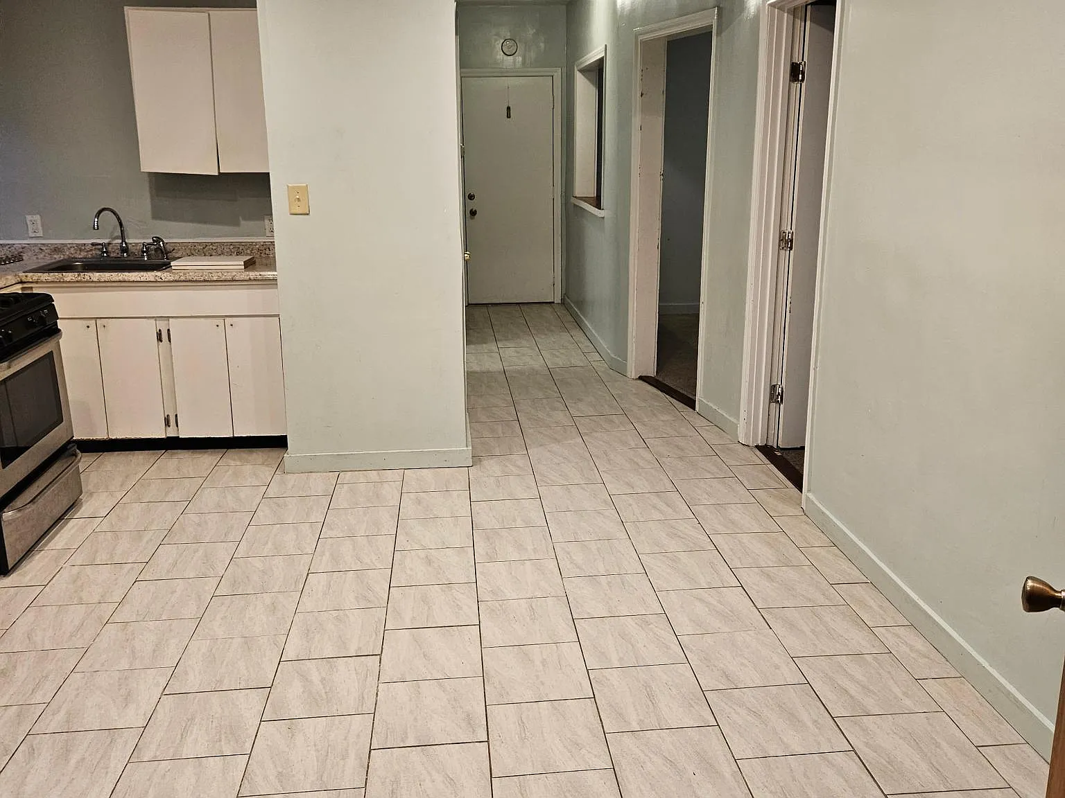 3 bed, 1200 sqft, $2,700 — Photo 2