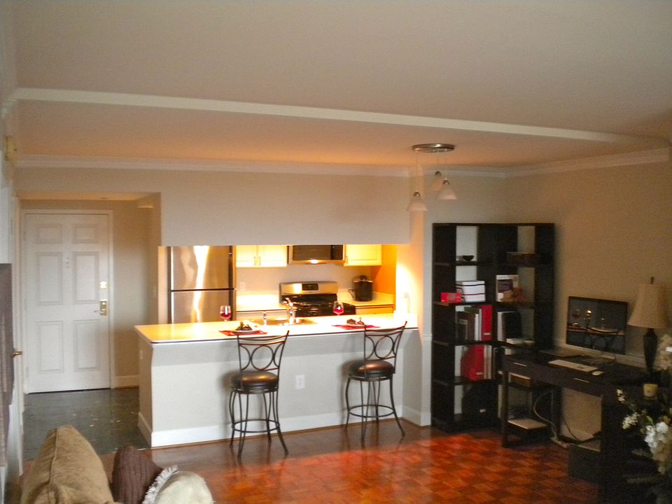 Kitchen / Breakfast Bar