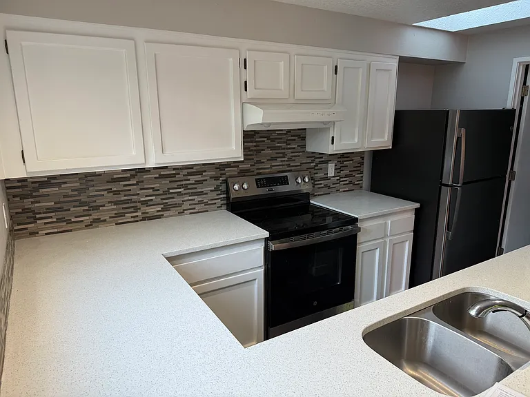 10980 SW Summer Lake Dr — Photo 8