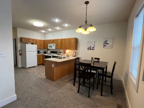 421 W 6th St, Bloomington, IN