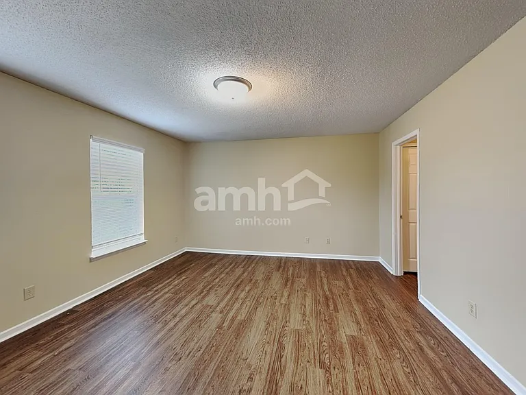 1917 Blue Pine Ln — Photo 10
