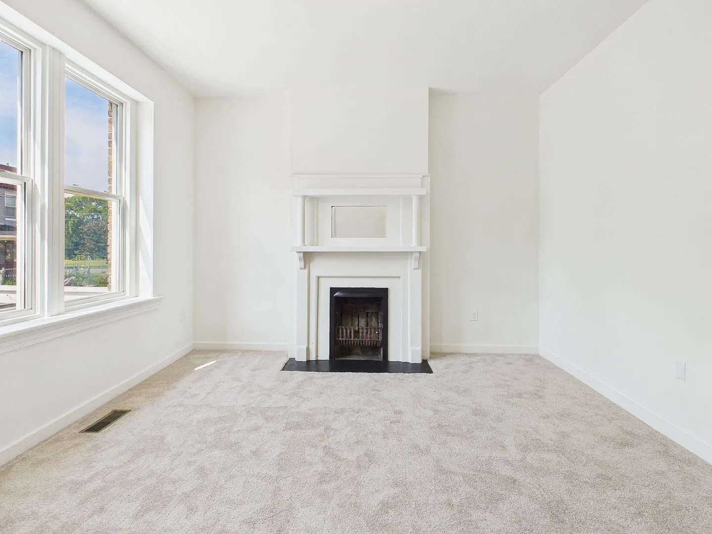 3 bed, 1.0 bath, 1275 sqft, $1,675 — Photo 1