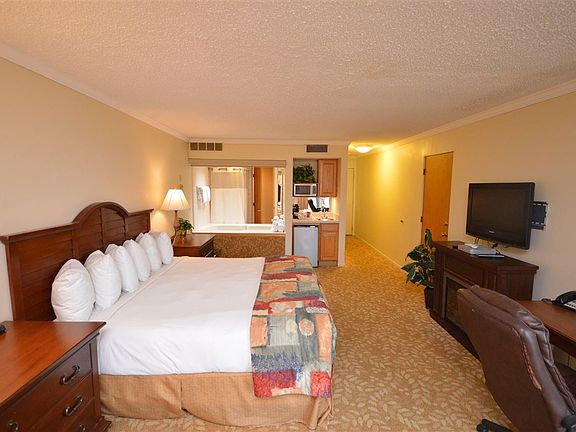 4th image of 104 W Dixon Ave #33