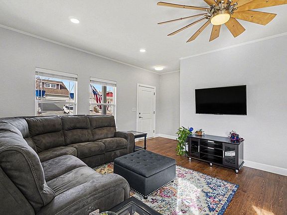 5th image of 844 Cliffrose Way