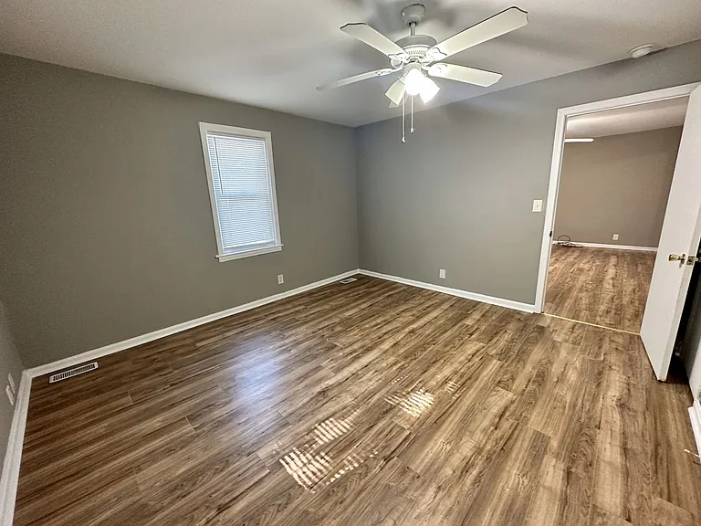 Locust Dr - 894 / 896 — Photo 8