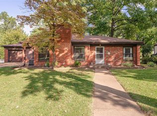 8534 Skyline Dr, Saint Louis, MO 63123