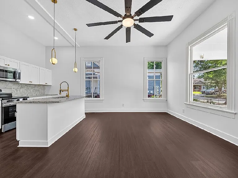 2807 Beacon Ave — Photo 5