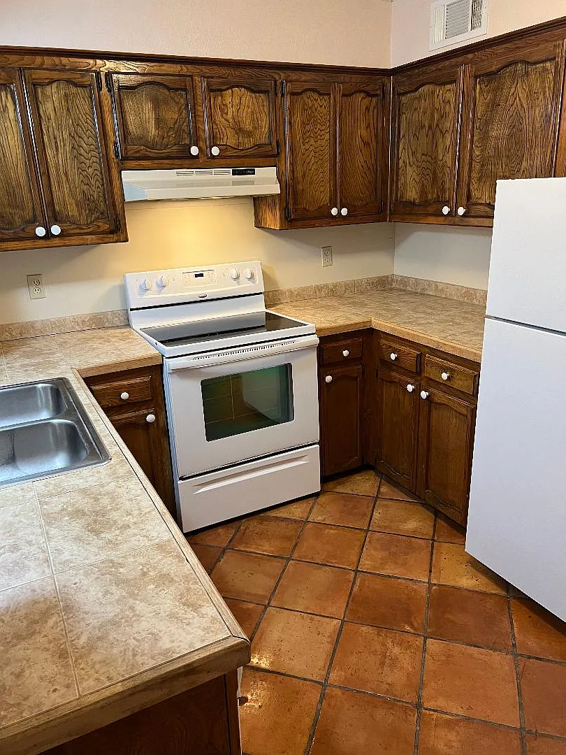2 bed, 1.5 bath, 1058 sqft, $1,400 — Photo 3