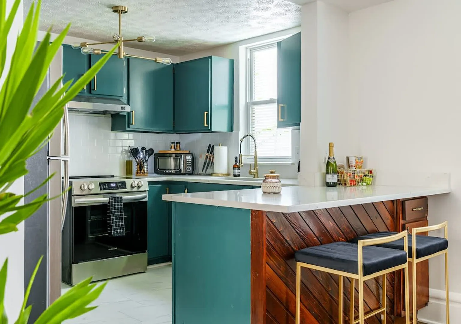 Jungle Nook by Jungle House | 5,800+ Reviews | Near Convention — Photo 4
