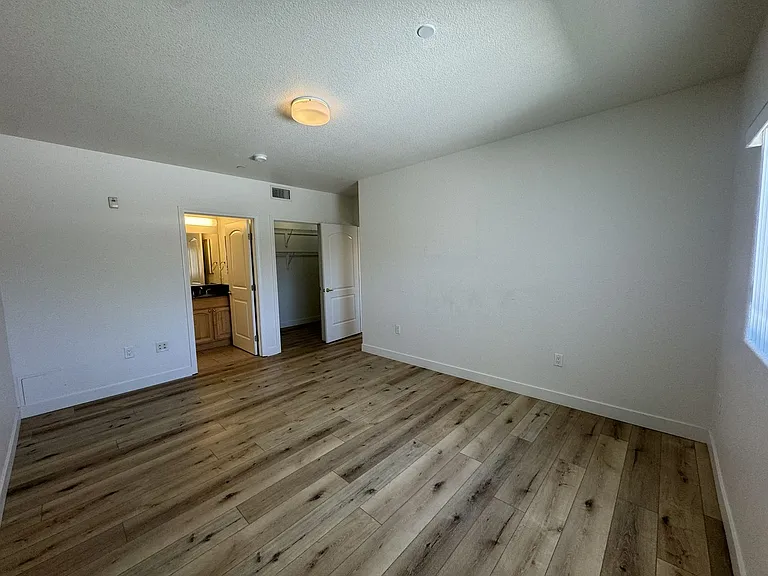 4077 Inglewood Blvd — Photo 29