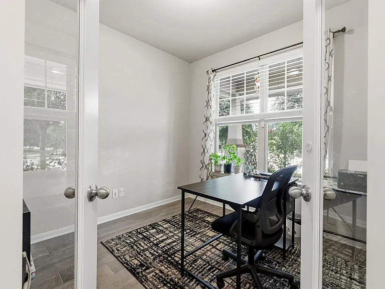 4551 Overlook Bend Dr — Photo 3