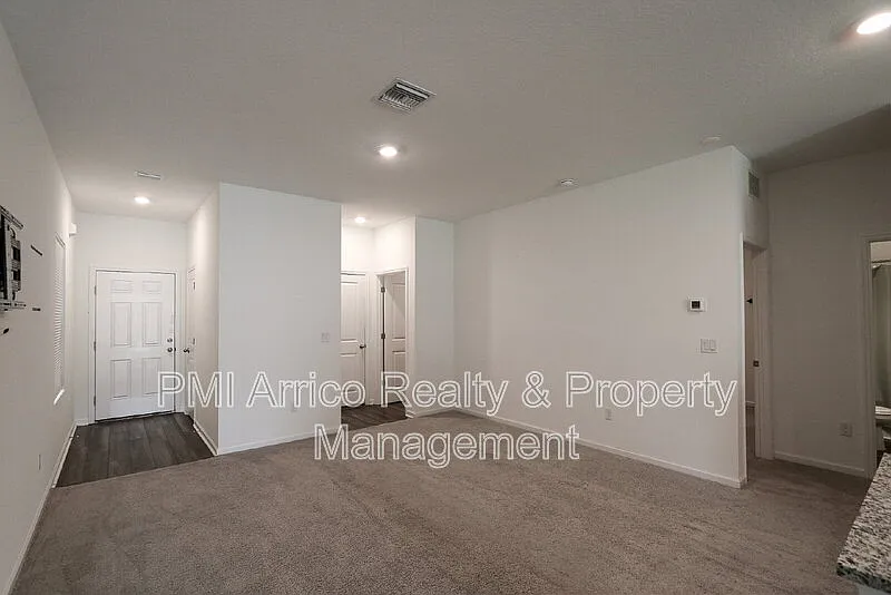 3 bed, 2.0 bath, 1365 sqft, $1,995 — Photo 4