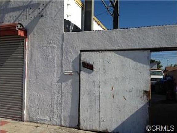 5th image of 1227 W Manchester Ave