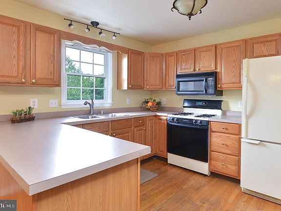4th image of 4 Monticello Dr