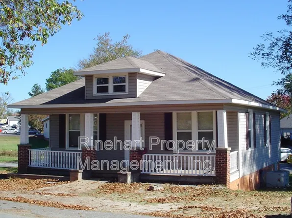 104 Calhoun St, Clover, SC 29710
