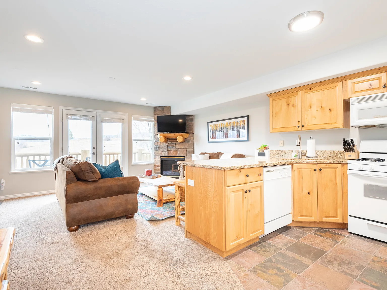 2 bed, 1100 sqft, $2,950 — Photo 2