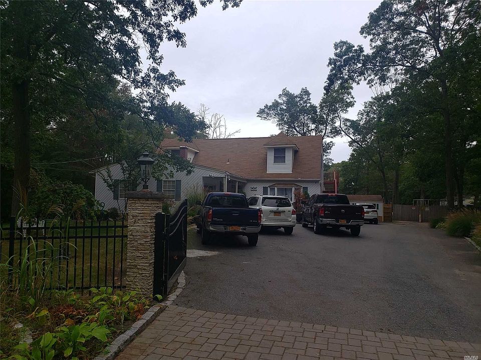 2nd image of 105 Sportsmen St
