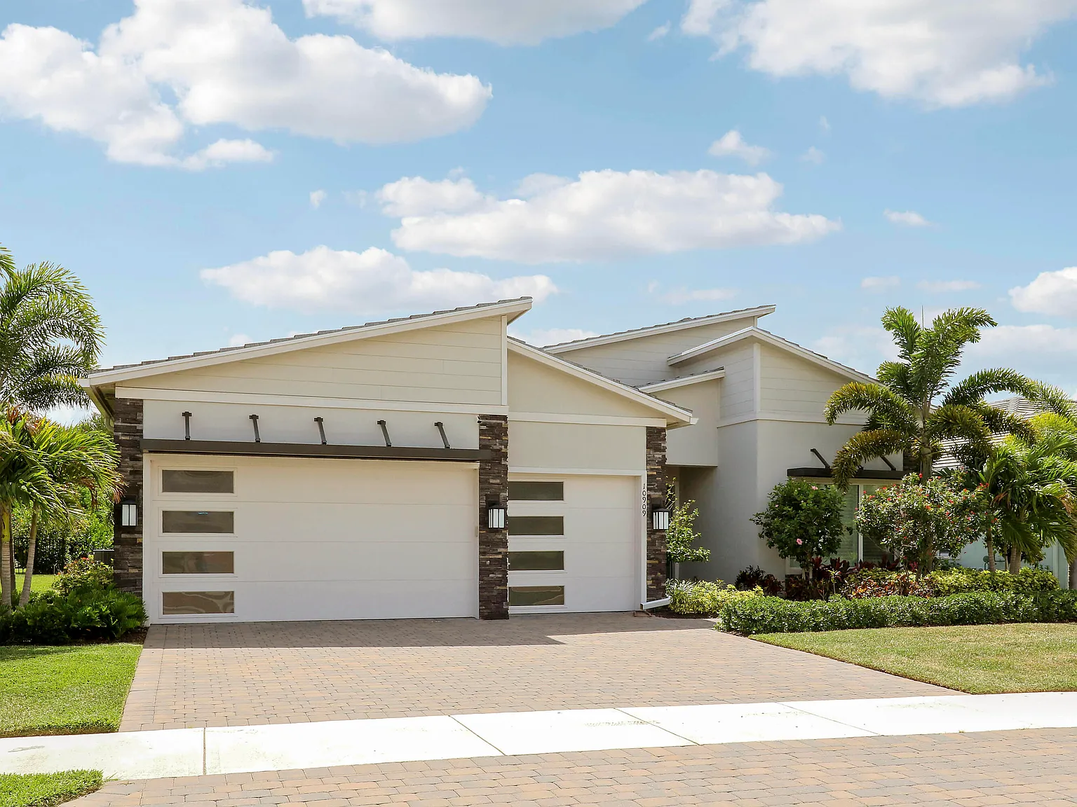 3 bed, 3.0 bath, 2478 sqft, $7,500 — Photo 1