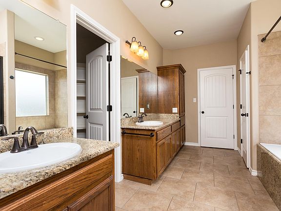 4th image of 5701 Loire Blvd