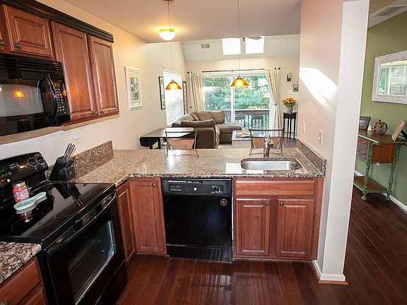 3rd image of 363 Cashel Ct