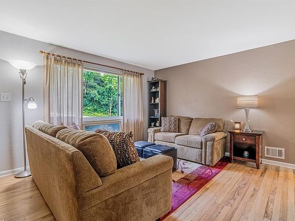 3rd image of 5371 Elmwood Dr
