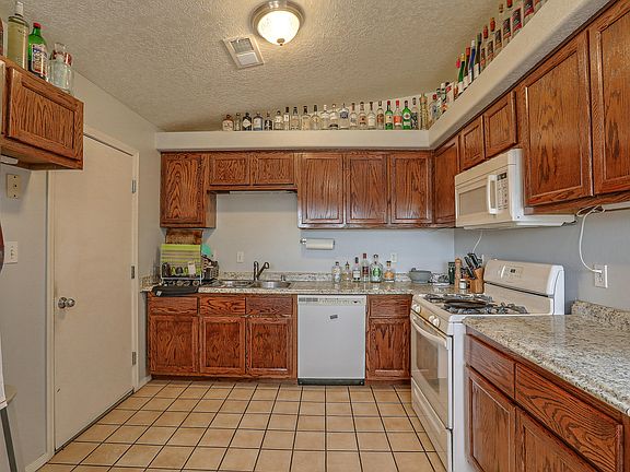 4th image of 1100 Willow Ct SE