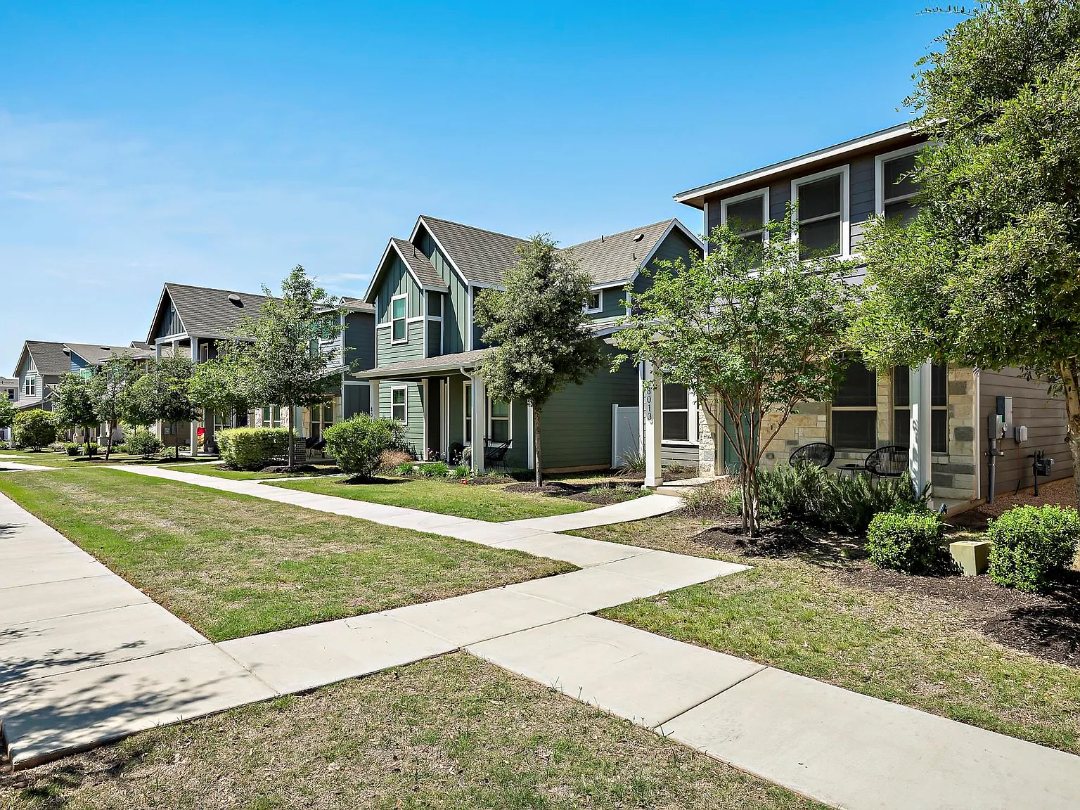 3 bed, 2.5 bath, 1559 sqft, $2,350 — Photo 3