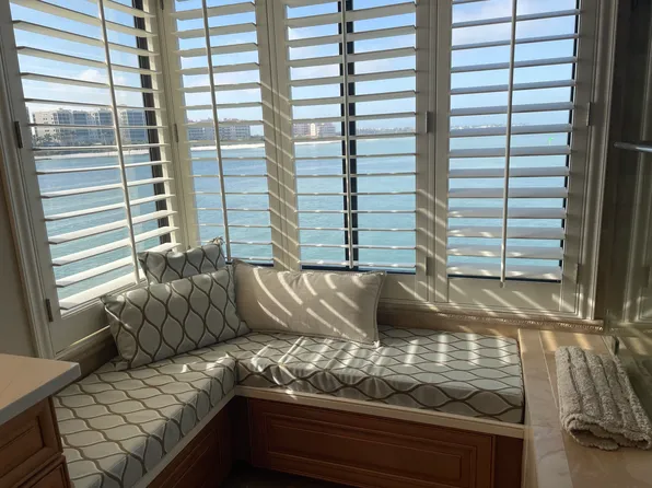 524 La Peninsula Blvd, Naples, FL 34113