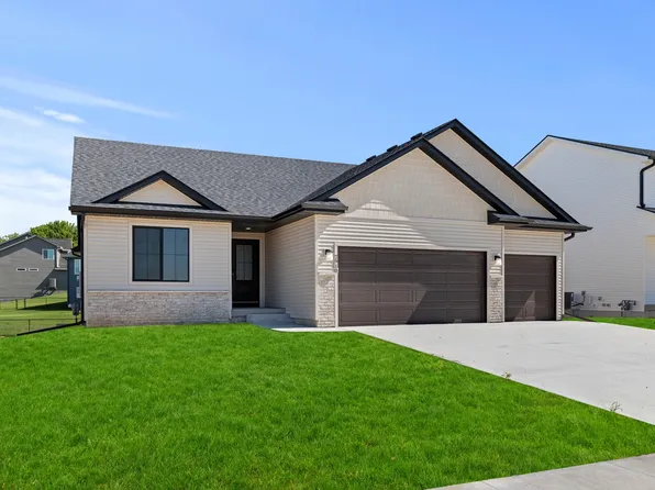 2910 NW Reinhart Dr, Ankeny, IA 50023