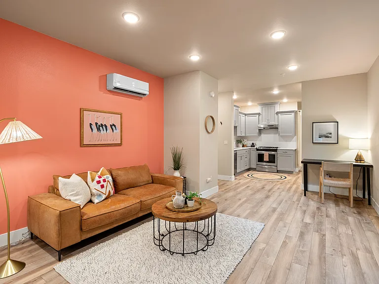 1805 SE Madison St #102 — Photo 5
