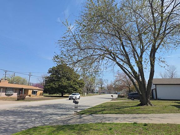 5th image of 133 Taylor Rd