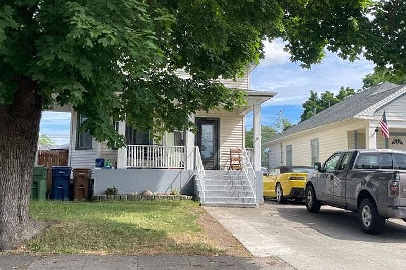 1st image of 120 W Montgomery Ave