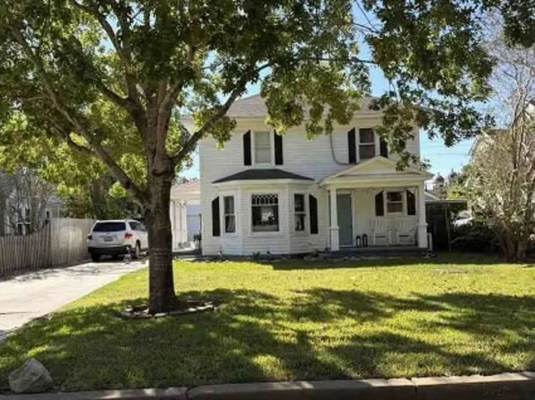 613 Fahrenthold St, El Campo, TX 77437