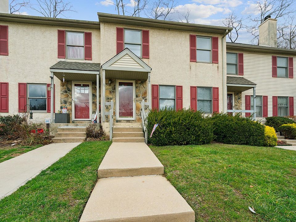 1st image of 527 Pickering Station Dr
