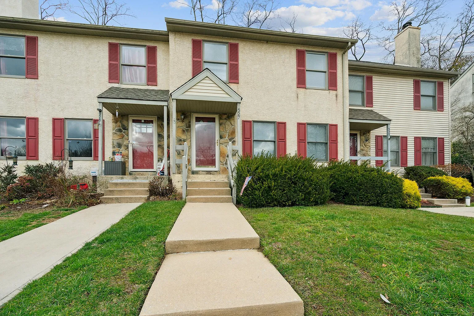 527 Pickering Station Dr photo 1