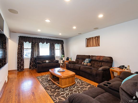 3rd image of 3521 Sarah St