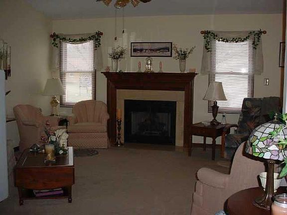 2nd image of 1667 N Park Castle Way