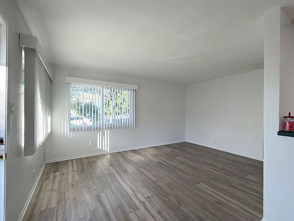 4th image of 290 W 19th St #1892