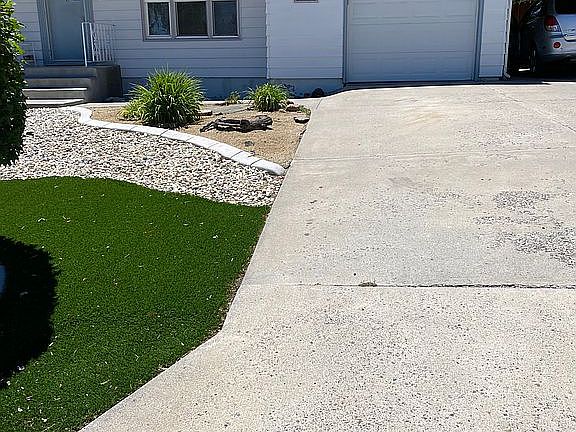 Garage side driveway