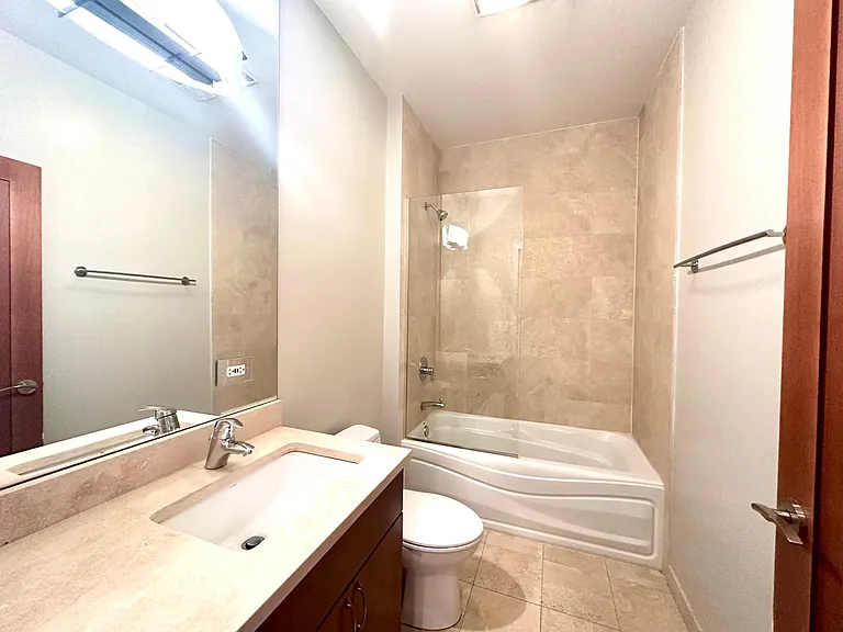 1635 W Cortland St #301 — Photo 10