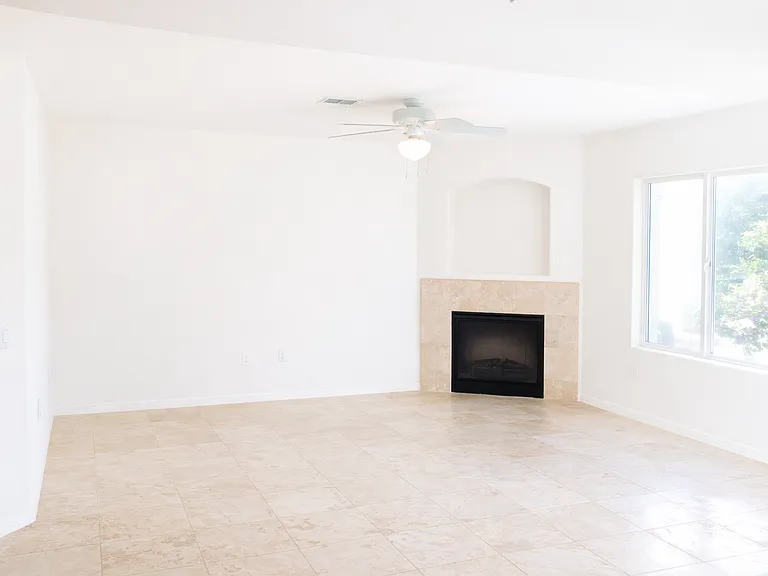 1613 Emerald St — Photo 6