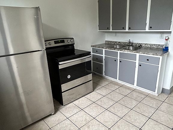 3rd image of 1120 1/2 E 6th St
