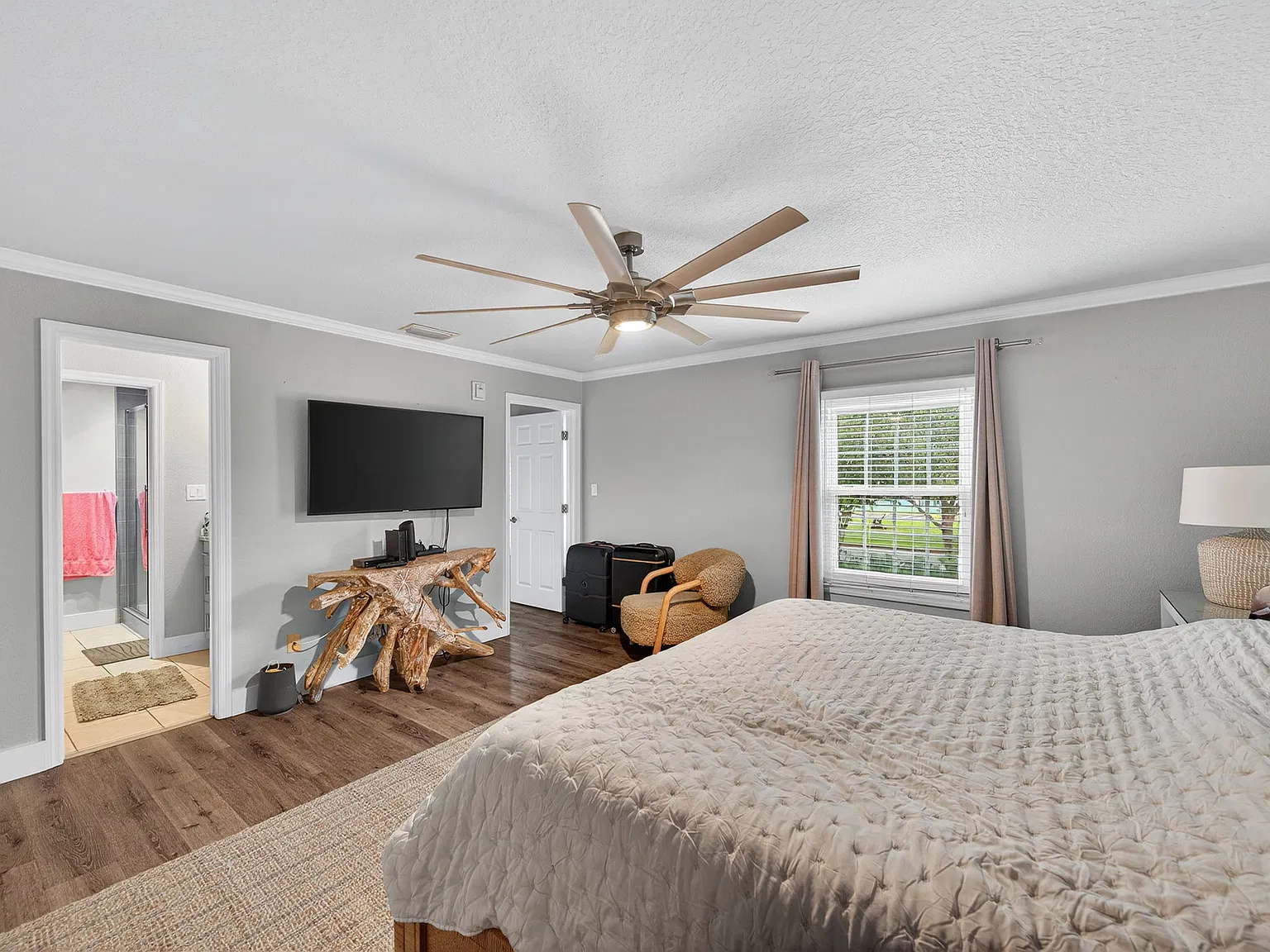 1 bed, 823 sqft, $2,200 — Photo 4
