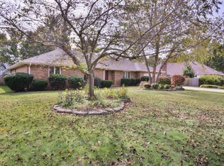 1636 E Camino Alto St, Springfield, MO 65804