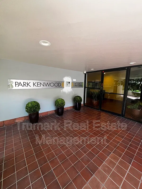 Park Kenwood — Photo 2