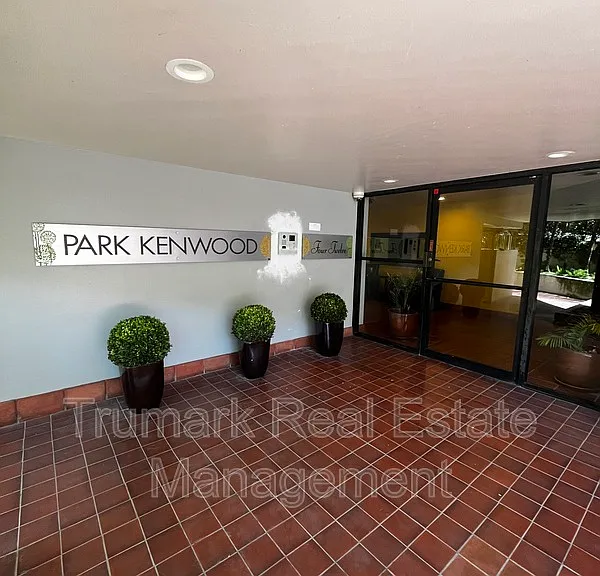 412 N Kenwood St #304 — Photo 2